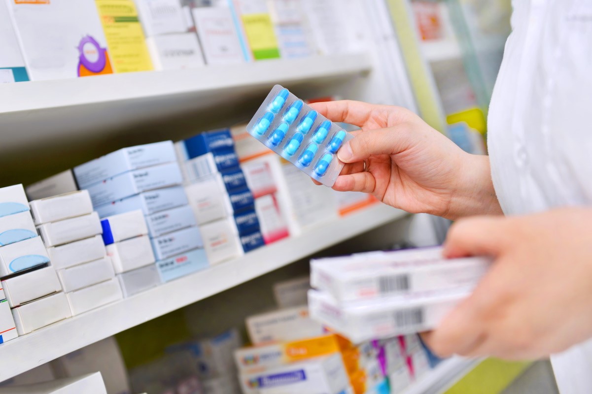 Management of the drug supply chain and central pharmacy verification
